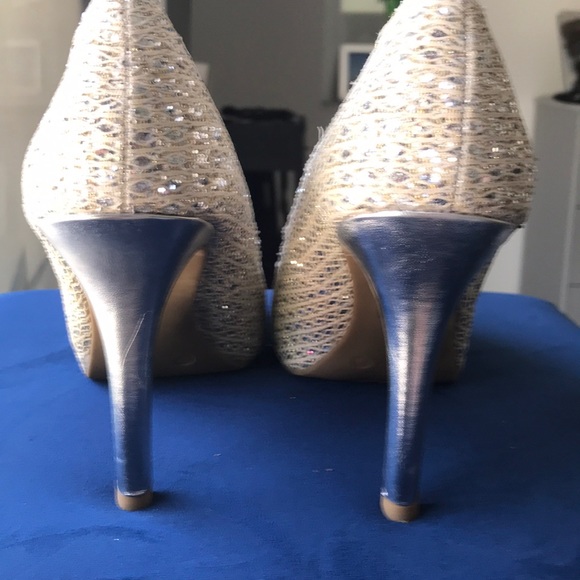Audrey Brooke Silver/Gold Open Toe Heel Size 9.5 - Picture 5 of 7